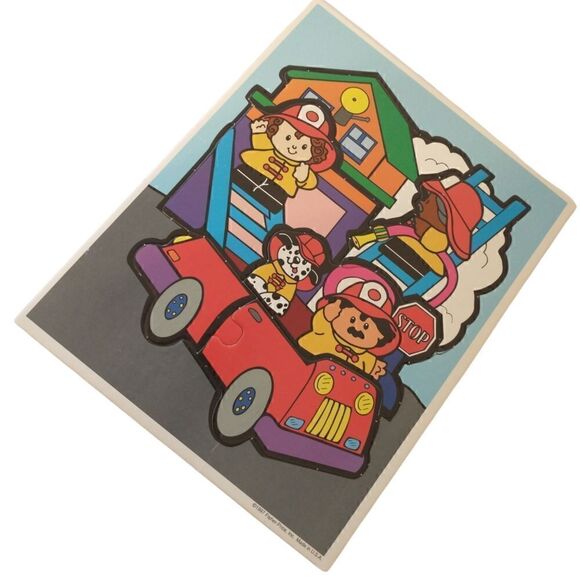 Vtg Fisher Price Puzzle Jigsaw Little People 1997 Cardboard Fire Truck Engine. - Picture 3 of 11